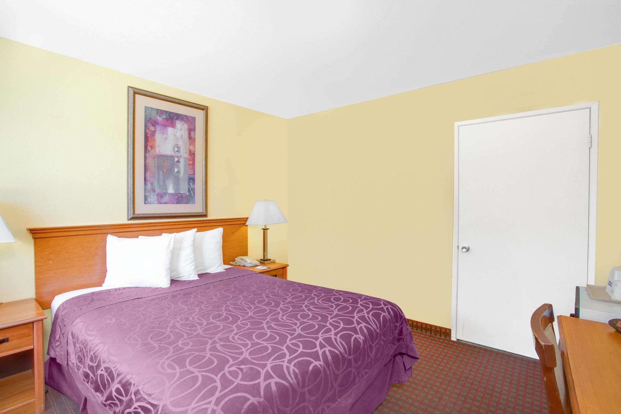 Baymont By Wyndham Coalinga Villa Buitenkant foto